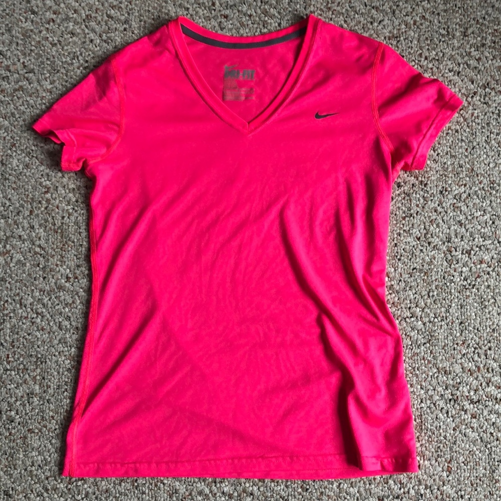 Pink woman’s Nike tee shirt size large